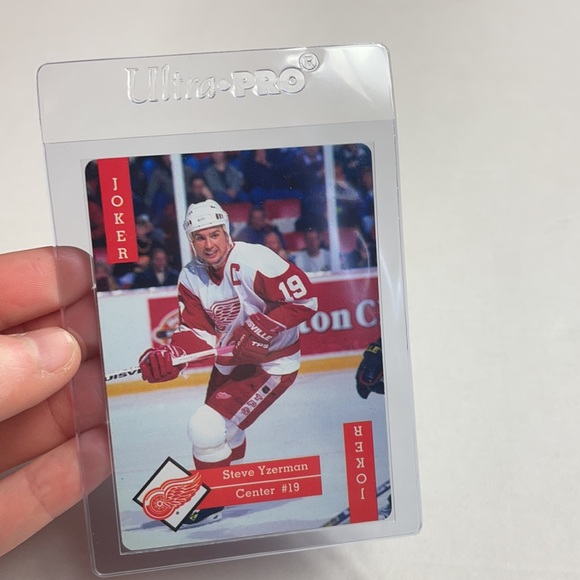 95’ Steve Yzerman Western NHL Conference Hockey Playing Card Red Wings Joker - Picture 4 of 5